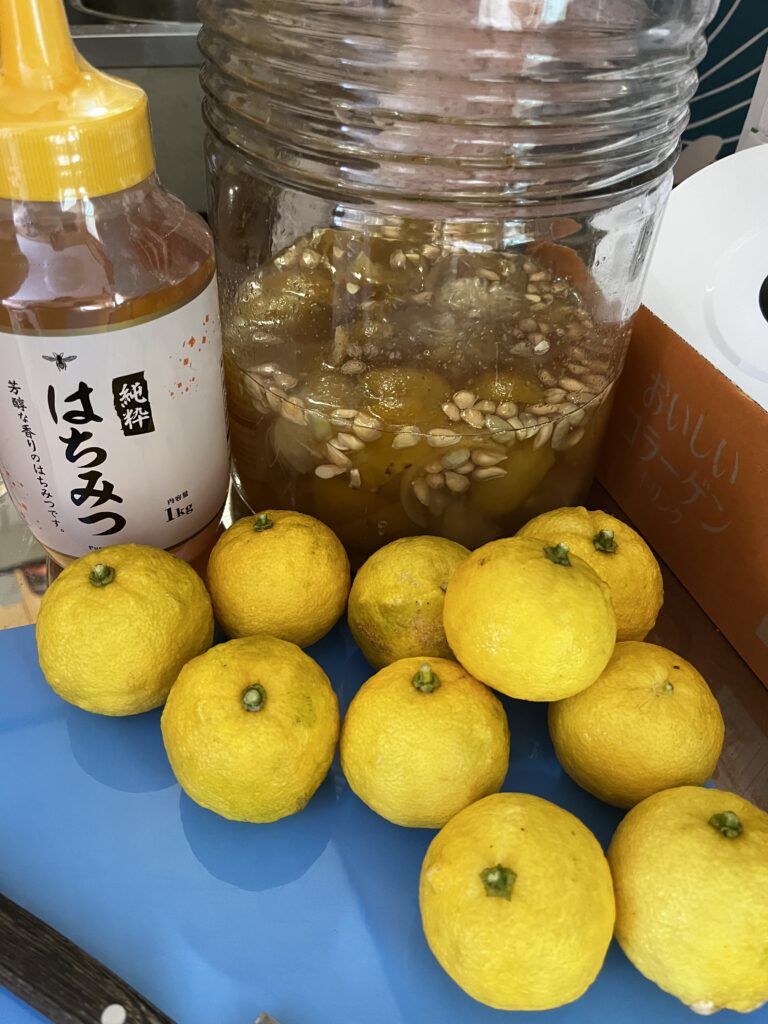 毎年作る柚子の蜂蜜漬け🍯🍋